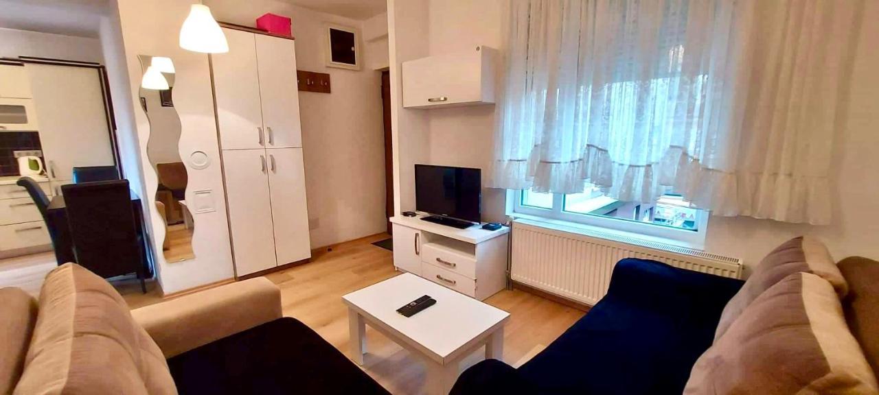 Bright & Lovely Apartment In The City Center 프리슈티나 외부 사진
