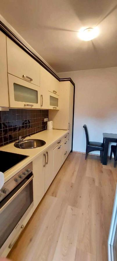 Bright & Lovely Apartment In The City Center 프리슈티나 외부 사진
