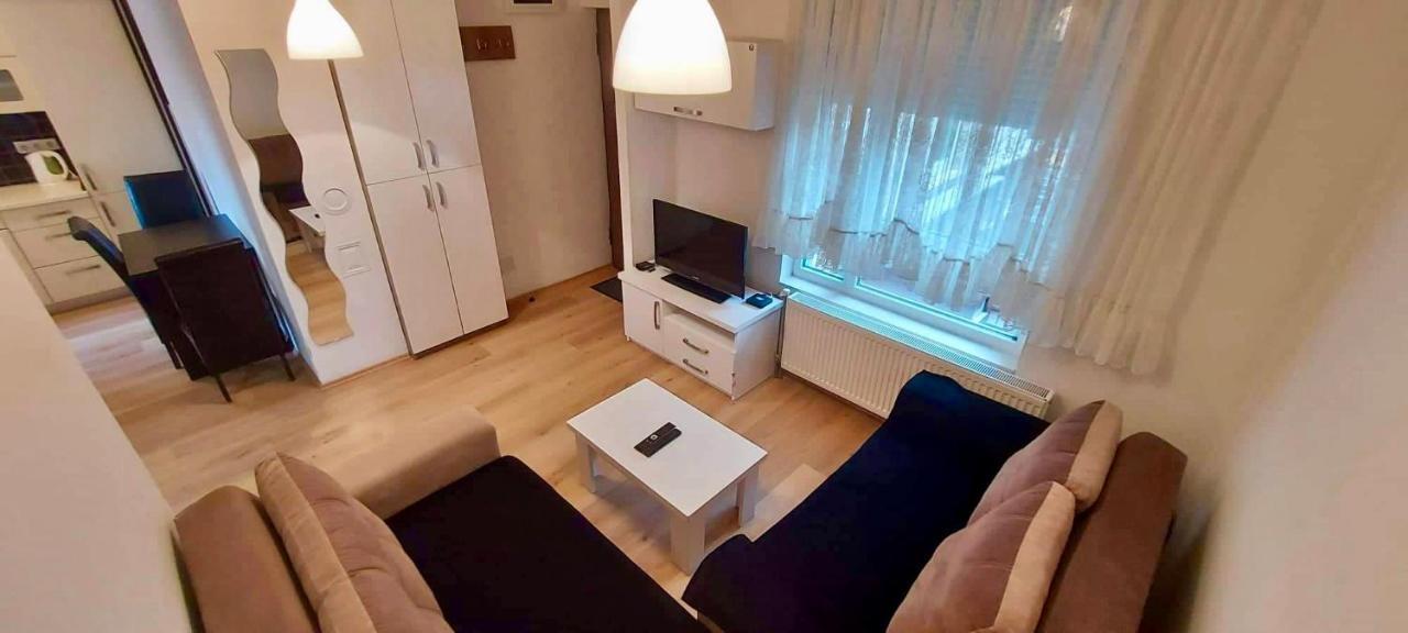 Bright & Lovely Apartment In The City Center 프리슈티나 외부 사진