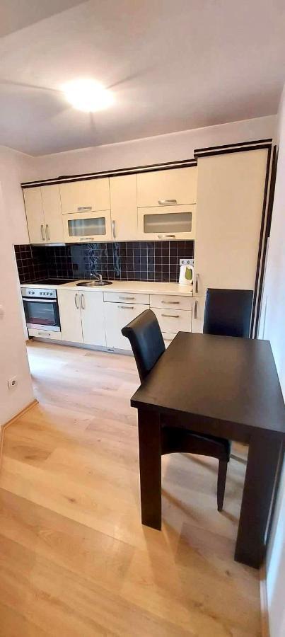 Bright & Lovely Apartment In The City Center 프리슈티나 외부 사진