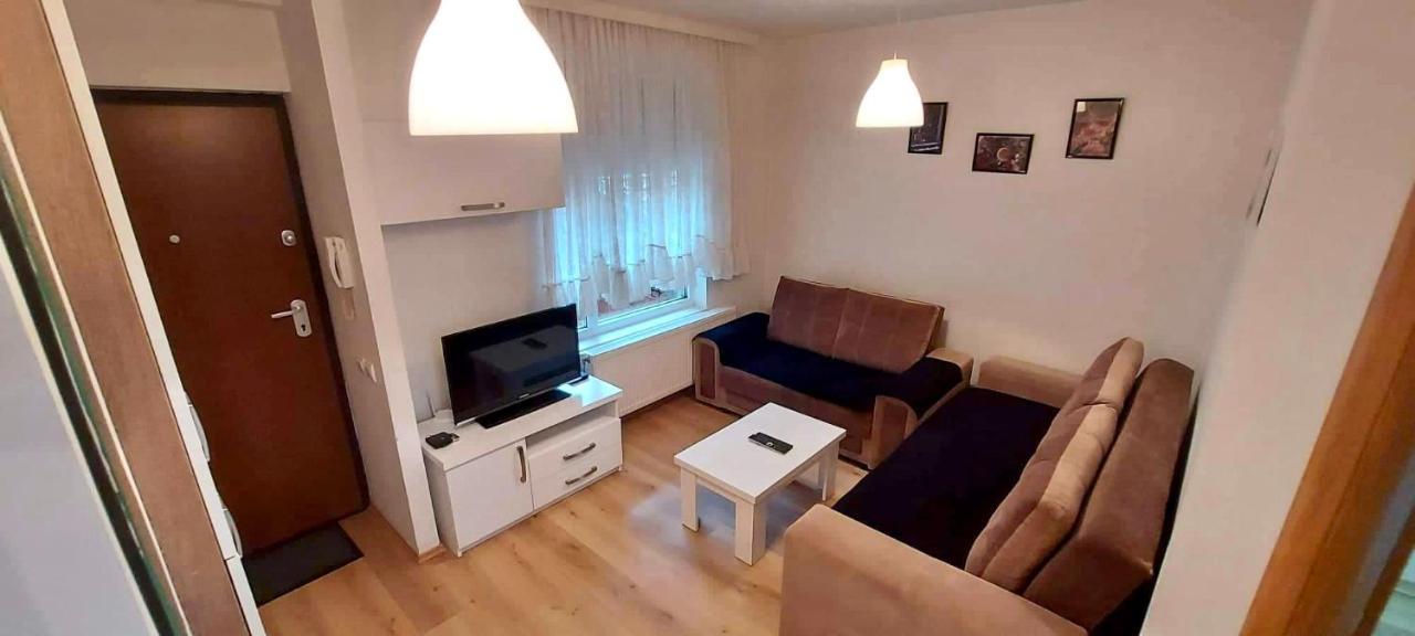 Bright & Lovely Apartment In The City Center 프리슈티나 외부 사진