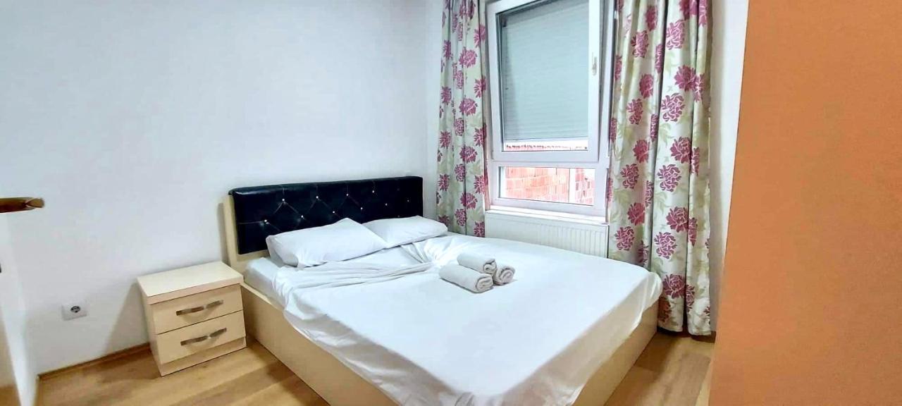 Bright & Lovely Apartment In The City Center 프리슈티나 외부 사진