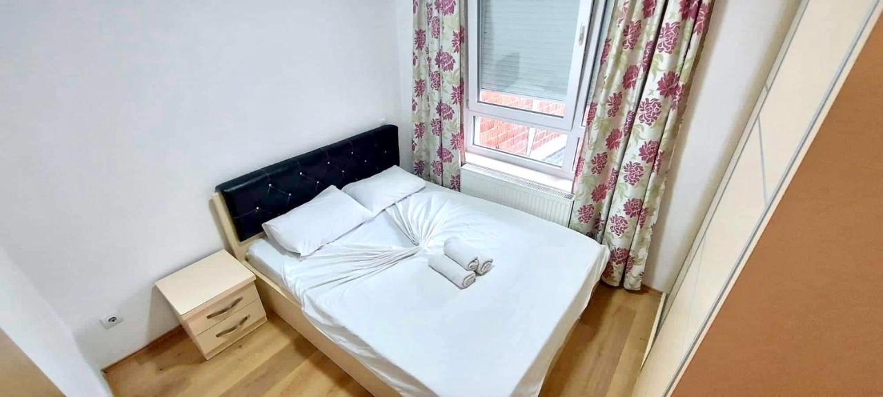 Bright & Lovely Apartment In The City Center 프리슈티나 외부 사진