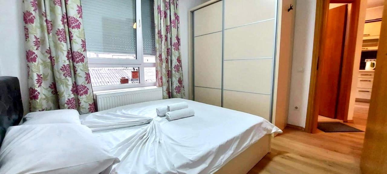 Bright & Lovely Apartment In The City Center 프리슈티나 외부 사진