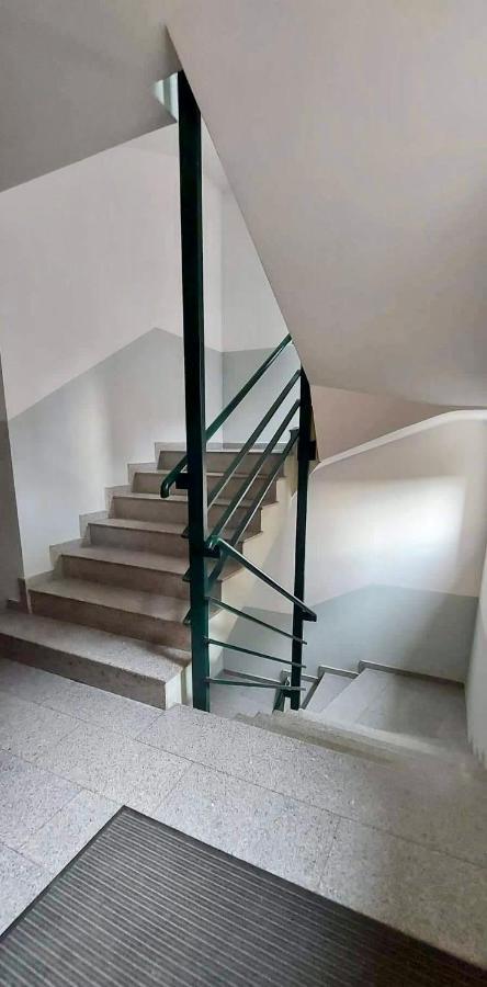 Bright & Lovely Apartment In The City Center 프리슈티나 외부 사진