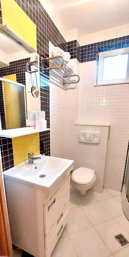 Bright & Lovely Apartment In The City Center 프리슈티나 외부 사진