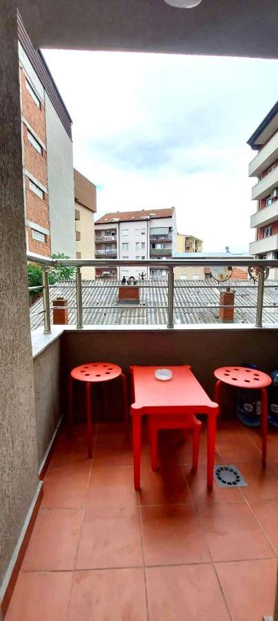 Bright & Lovely Apartment In The City Center 프리슈티나 외부 사진